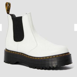 *NEW* Dr. Martens 2976 Smooth Leather Platform Chelsea Boots